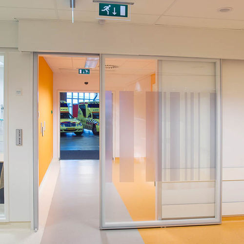 Porta per struttura sanitaria - Medicare - Metaflex Doors Europe - per camera bianca / per l'industria farmaceutica / scorrevole