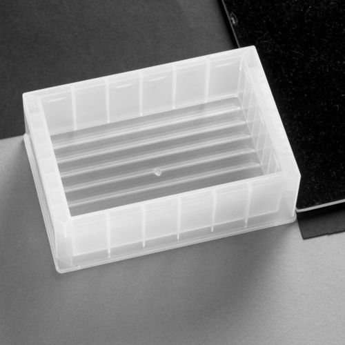 Micropiastra a pozzetti per scienze della vita - 390003 - Porvair Sciences Ltd - da laboratorio / da ricerca / a 8 pozzetti