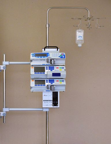 Asta portaflebo a muro - M-IS16 - Medical Technologies LBI - 4 ganci / per pompe-siringa / in acciaio inossidabile