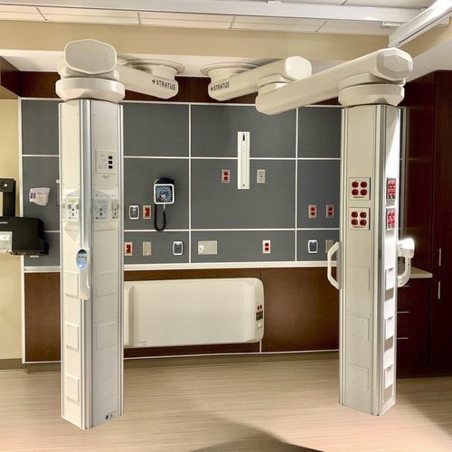 Doppio braccio di distribuzione a soffitto - STRATUS® - Modular Services Company - per terapia intensiva / articolato / con colonne