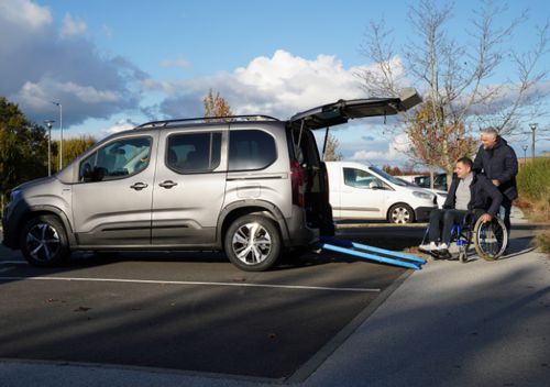 Veicolo per disabili monospazio - TPMR  - Gruau - per carburante / diesel / entrata posteriore
