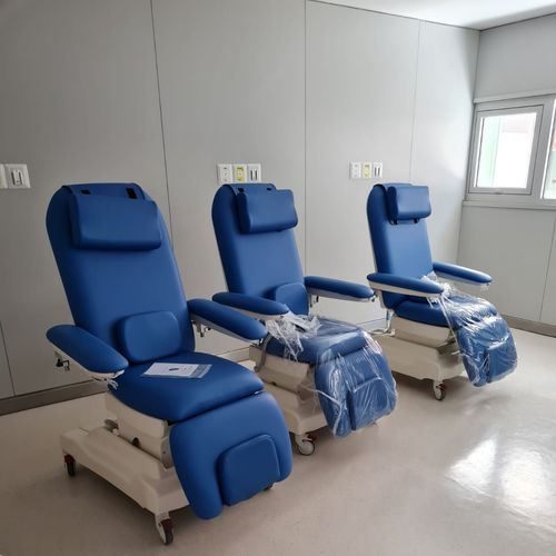 Poltrona per emodialisi elettrica - PY-YD-310 - Nanning Passion Medical Equipment - a 3 sezioni / per chemioterapia / con rotelle