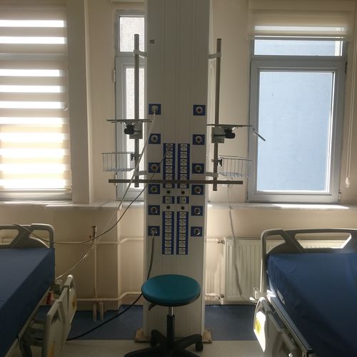 Trave testaletto verticale - SINAN - Koncare medical Technologie - modulare / per reparto di terapia intensiva / con illuminazione