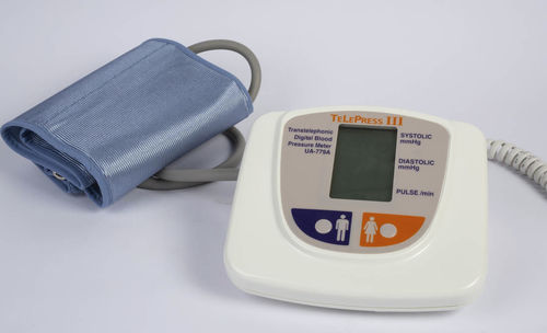 Sfigmomanometro elettronico automatico - TelePress™ - SHL Telemedicine - da tavolo / con bracciale adulti