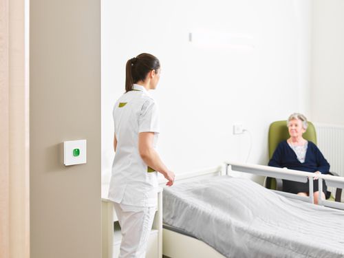 Sistema di chiamata infermiera per letto - AQURA Essentials - Televic Healthcare - telefonico / per WC / pulsanti antipanico