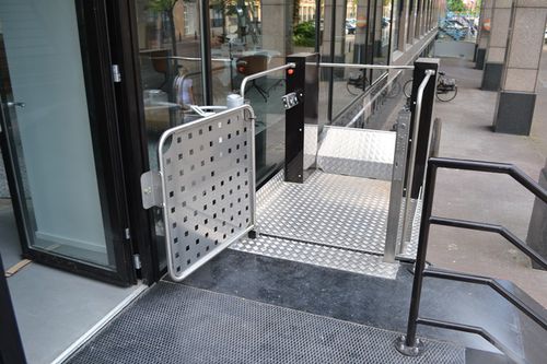 Piattaforma elevatrice per sedia a rotelle - Herkules MB - Högg Liftsysteme - per edificio