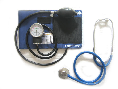 Sfigmomanometro aneroide - MC-50B - Wuxi Medcare Instrument Co., Ltd. - con stetoscopio