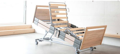 Letto da ospedale - practico 25|80 plus - Hermann Bock GmbH Pflegebetten und Objekteinrichtung  - elettrico / altezza ridotta / con rotelle