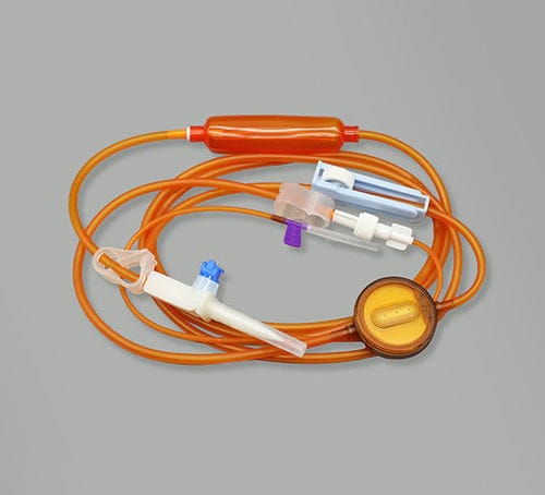 Set di infusione resistente alla luce - Jianxi Sanxin Medtec Co., Ltd.  - con filtro per la prevenzione della contaminazione da particelle / con rubinetto / con camera di gocciolamento