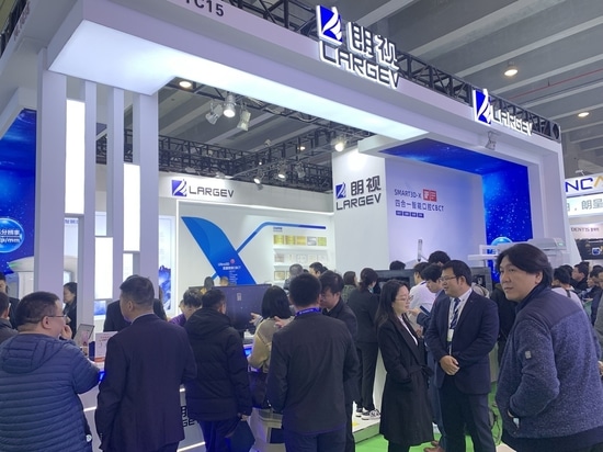 LargeV brilla all'Esposizione Internazionale Dental South China del 2024