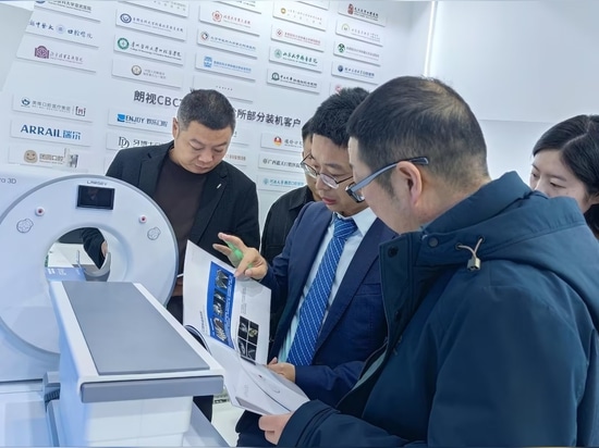 LargeV brilla all'Esposizione Internazionale Dental South China del 2024