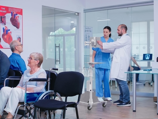 Carrello rotante medico per tablet