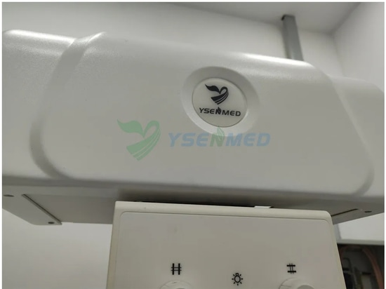 Il sistema di radiografia digitale dinamica YSENMED YSX-RF65D in prova prima della partenza per il Sudan.