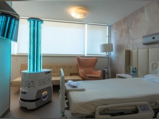 Robot di disinfezione a luce UV-C: Combattere efficacemente la Candida Auris