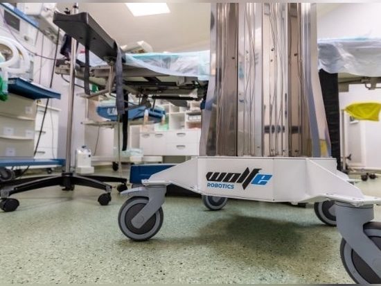 Robot di disinfezione a luce UV-C: Combattere efficacemente la Candida Auris