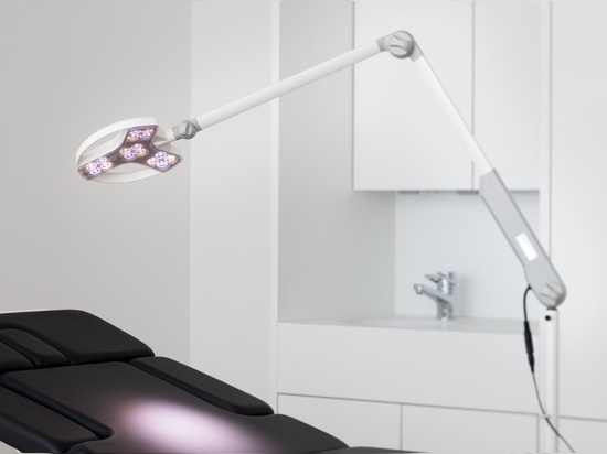 VISIANO 20 Pro - luce per esami in una sala di trattamento