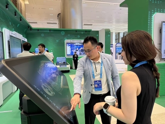 La Shandong Digihuman Technology ha fatto una presenza notevole a questo grande evento. Il suo sistema di tavolo di dissezione virtuale ad alta definizione spiccava nella mostra dei risultati dell'...