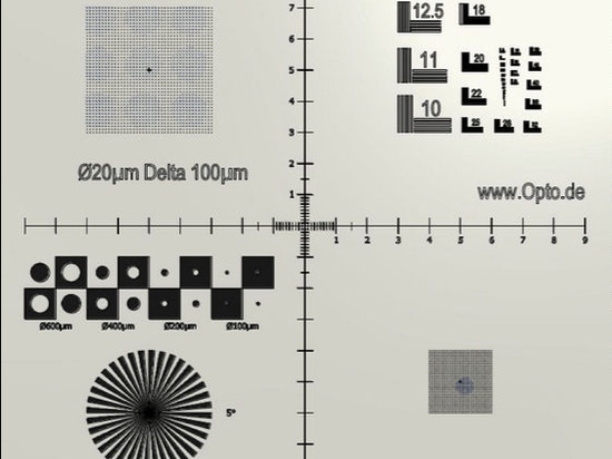 Calibrazione al microscopio con il bersaglio di Opto con 1.000 coppie di linee per millimetro