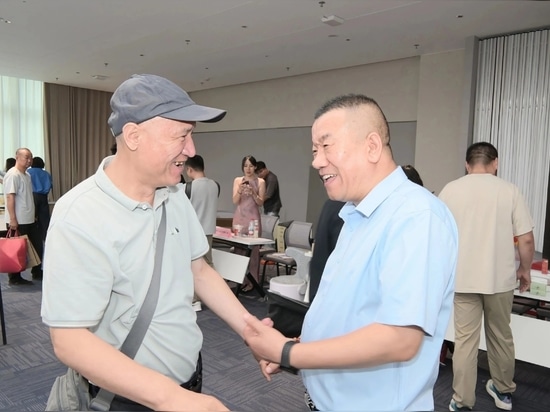 Li Bin, direttore generale di Dukon Medical, ha intrattenuto i presenti.