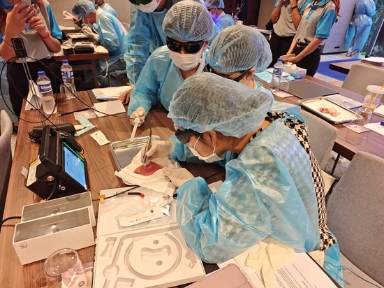 Un workshop internazionale sul laser in odontoiatria porta competenze cliniche avanzate in Cambogia